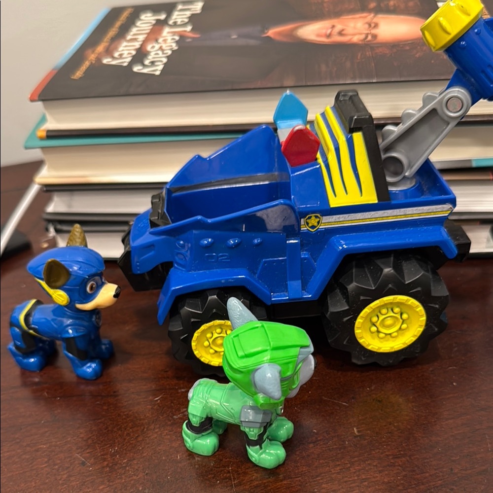 Paw Patrol Action Figures Blue and Green Playset